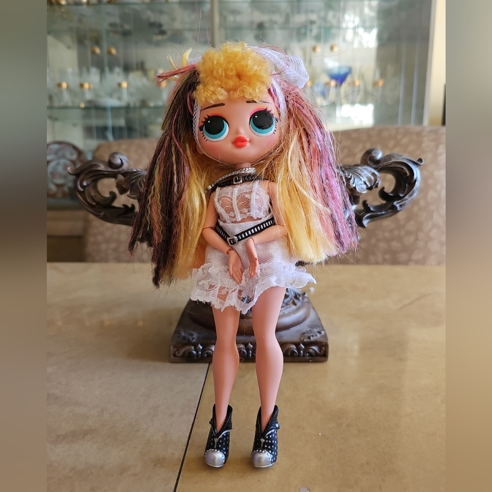 MGA LOL Surprise 2019 Remix Pop Music BB Doll 10.5" Fishnet Pantyhose